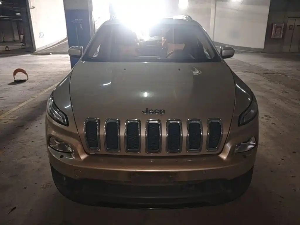 Jeep Cherokee (Import) 2015 2014 2.4L Luxury