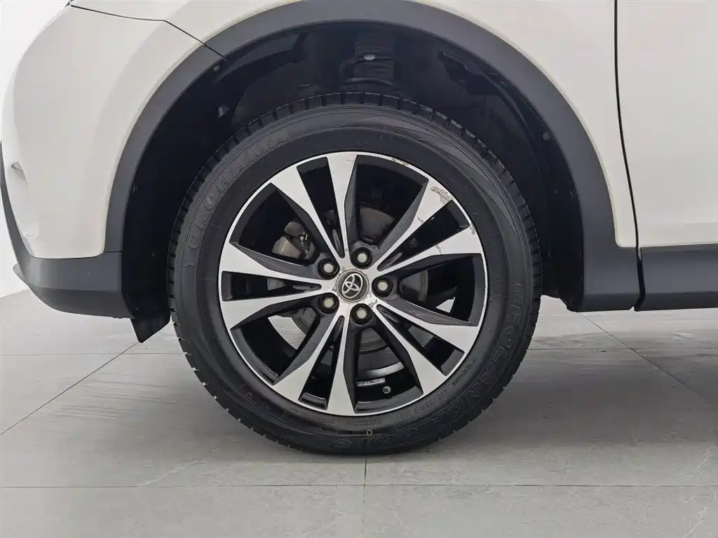 Toyota RAV4 Rongfang 2015 2.5L Automatic 4WD Elite Edition фото 17