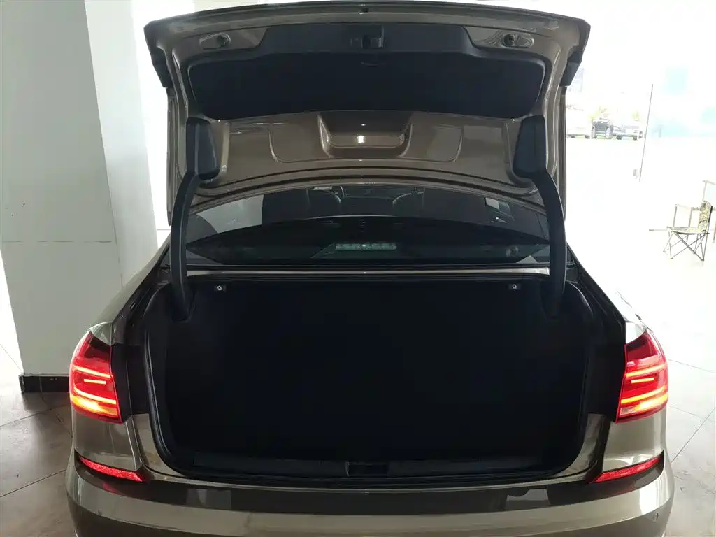 Volkswagen Passat 2017 330TSI DSG Prestige фото 19