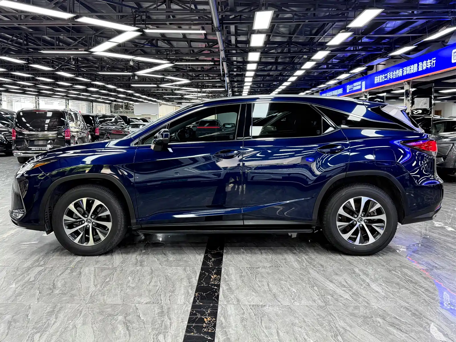 Фото 4 - Lexus RX