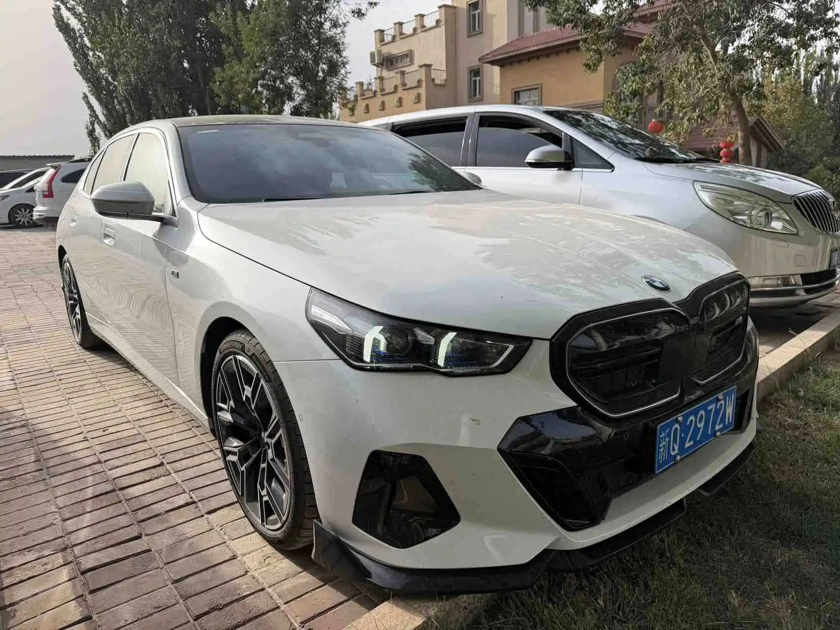 Photo 2 - BMW 5 Series