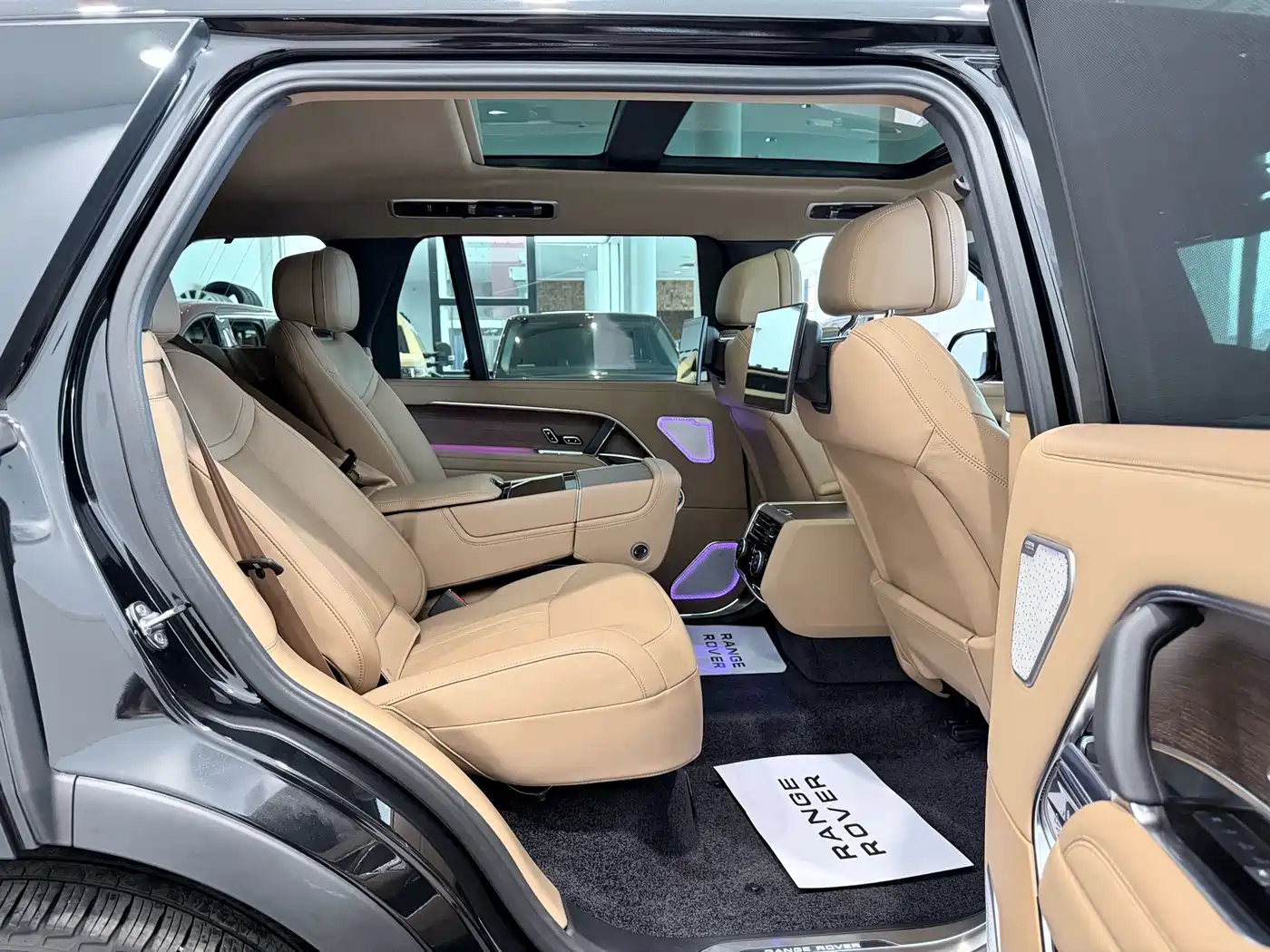 Land Rover Range Rover 2024 3.0 L6 400PS Genesis Extended фото 18