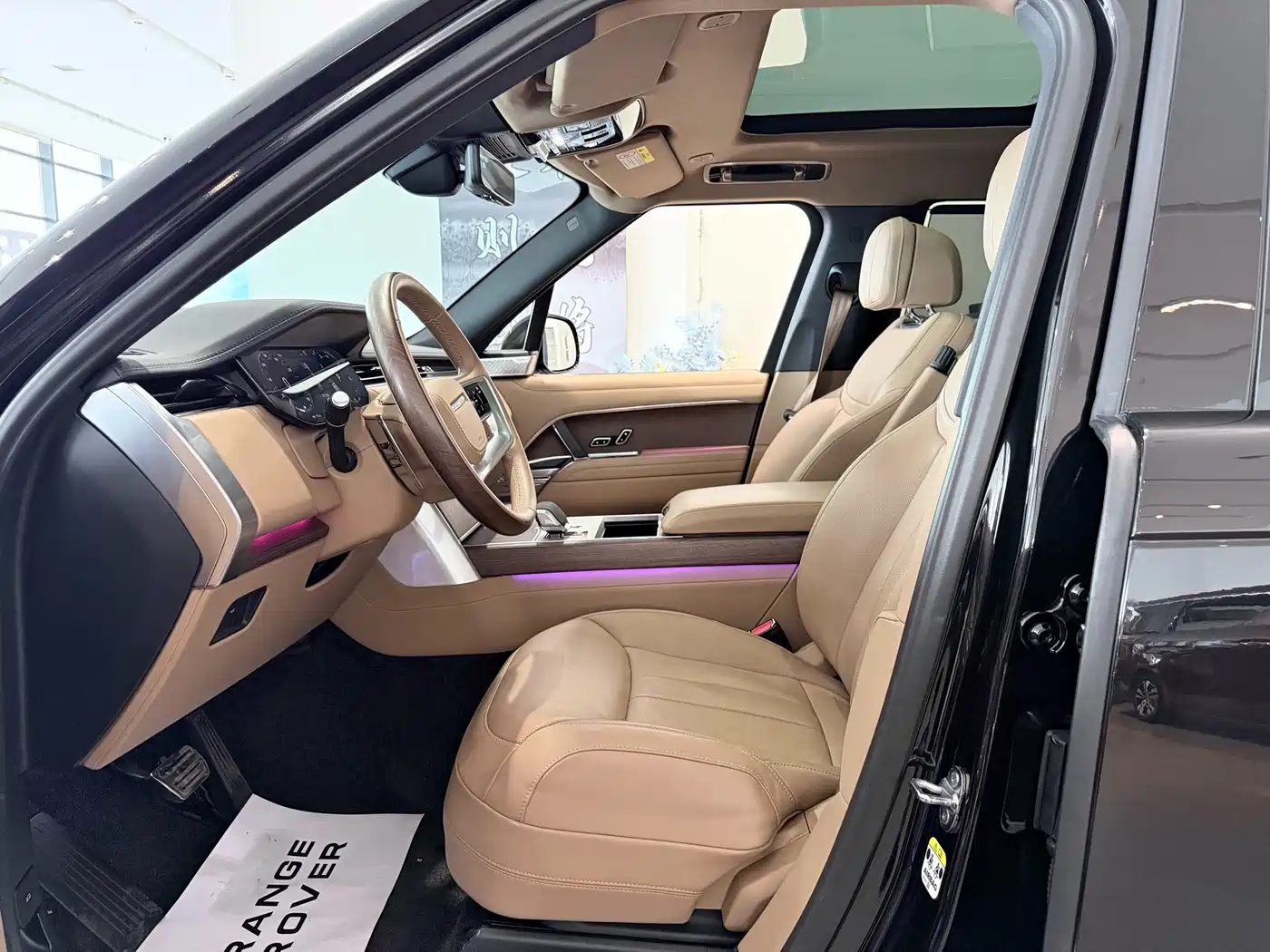 Land Rover Range Rover 2024 3.0 L6 400PS Genesis Extended фото 6