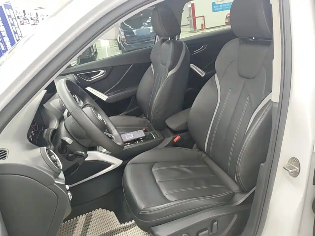 Photo 11 - Audi Q2L