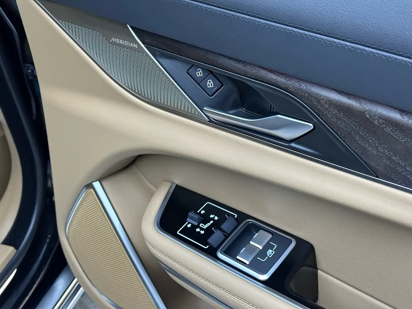Jaguar XFL 2026 2025 2.0T P250 FWD Luxury Edition