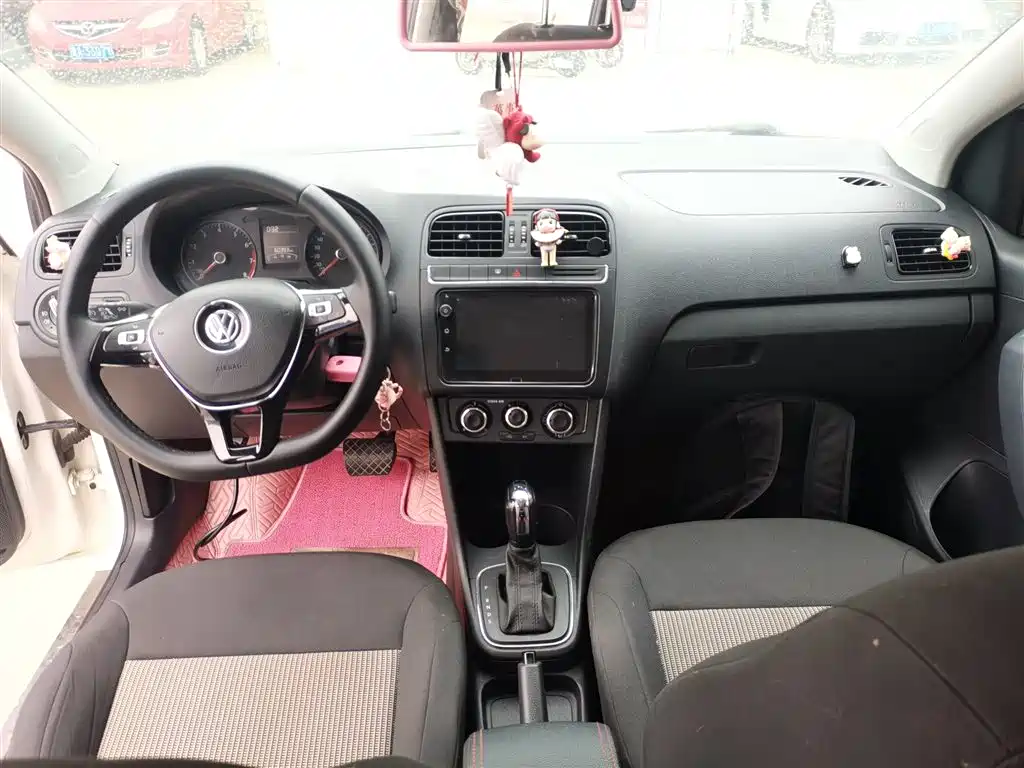 Volkswagen Polo 2016 1.4L Automatic Trend фото 10