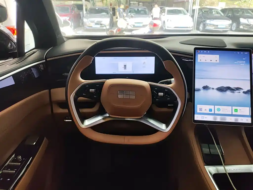 Geely Galaxy Galaxy L7 2025 EM-i 115km Explorer+ Edition фото 3