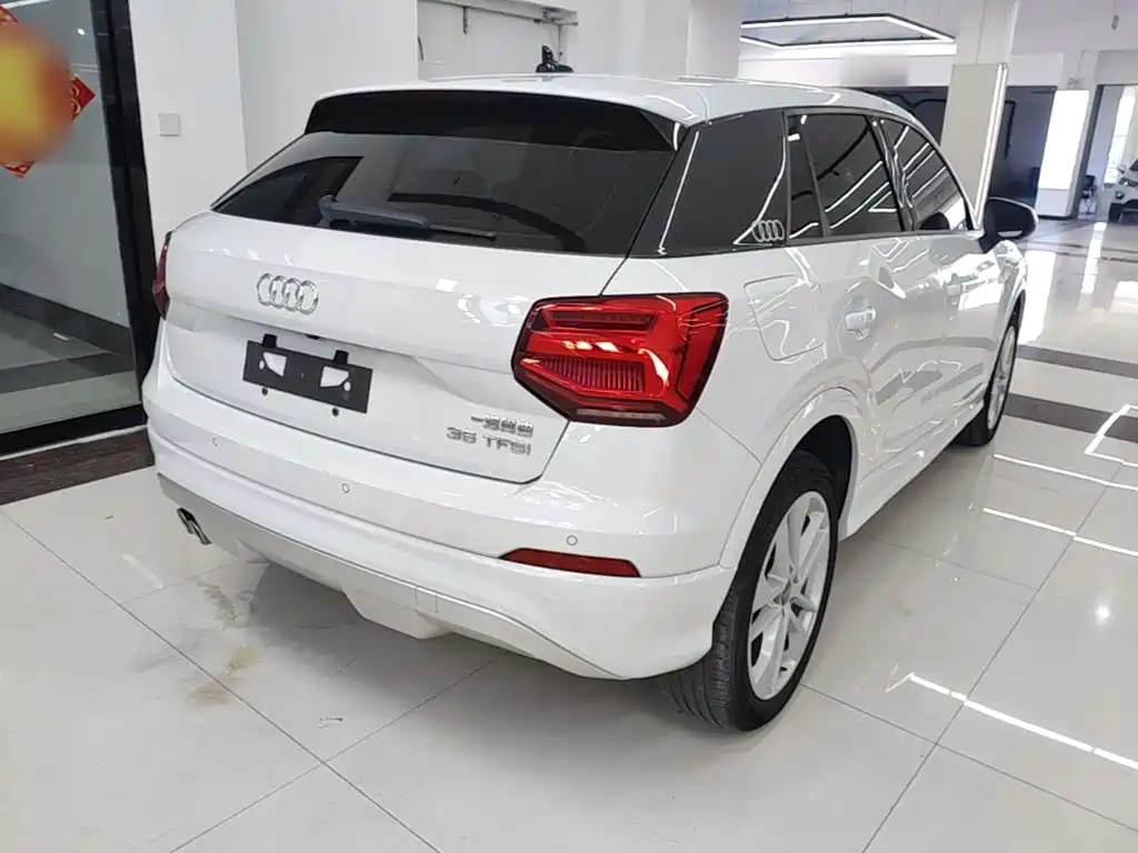 Photo 5 - Audi Q2L