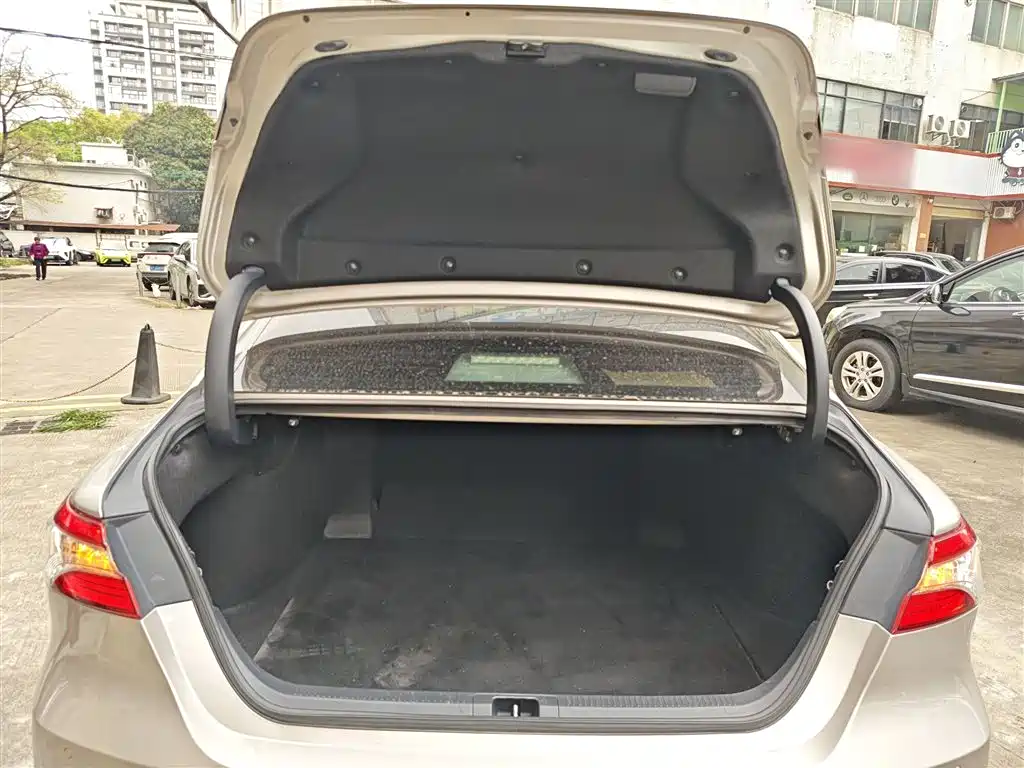Toyota Camry 2019 Facelift 2.0G Luxury Edition фото 15
