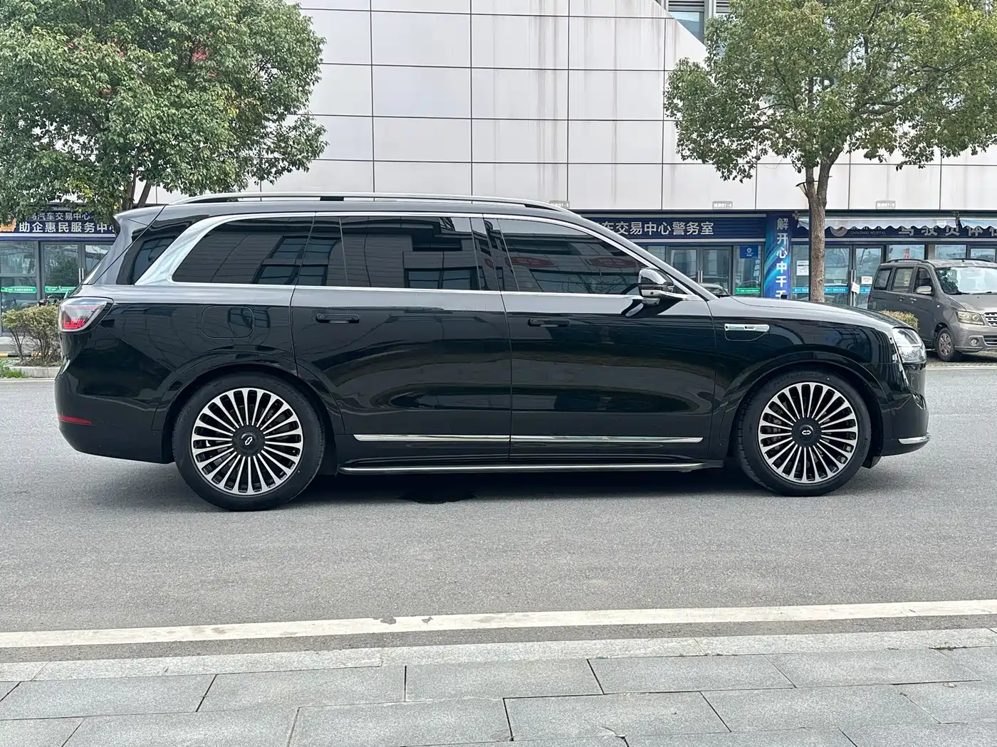 AITO Wenjie AITO M9 2024 Extended Range Ultra 42kWh 6-Seater фото 8