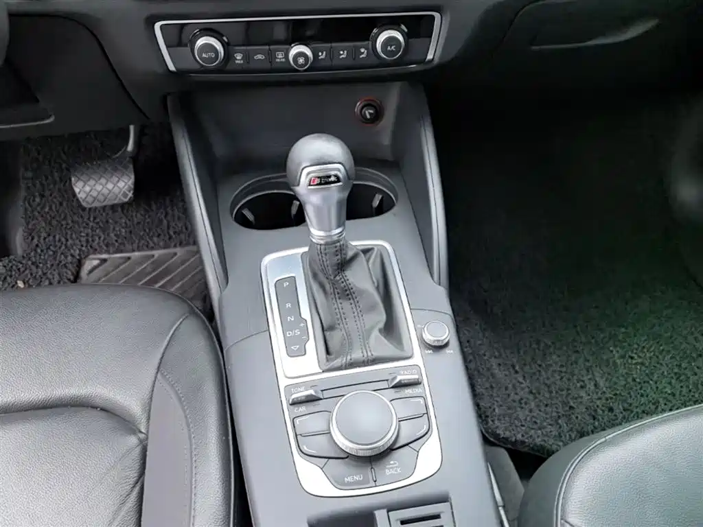 Audi A3 2014 Sportback 35 TFSI Automatic Comfort фото 6