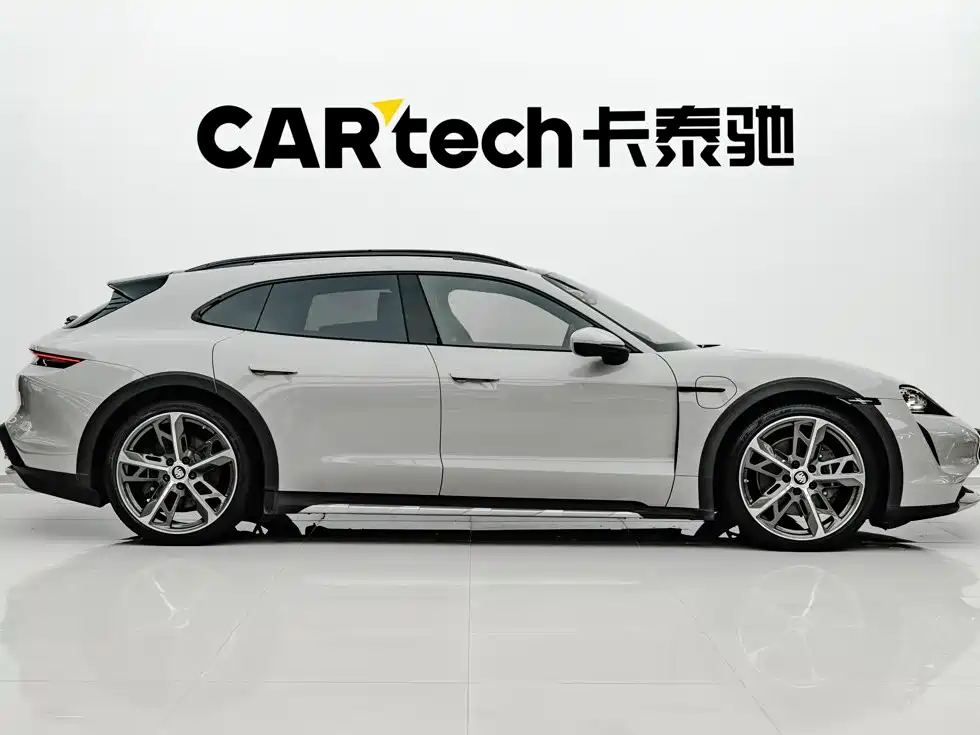 Фото 4 - Porsche Taycan