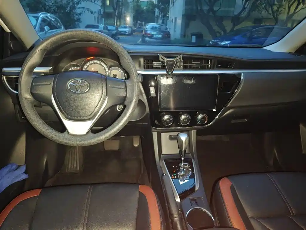 Toyota Corolla 2017 Facelift 1.6L S-CVT GL фото 13