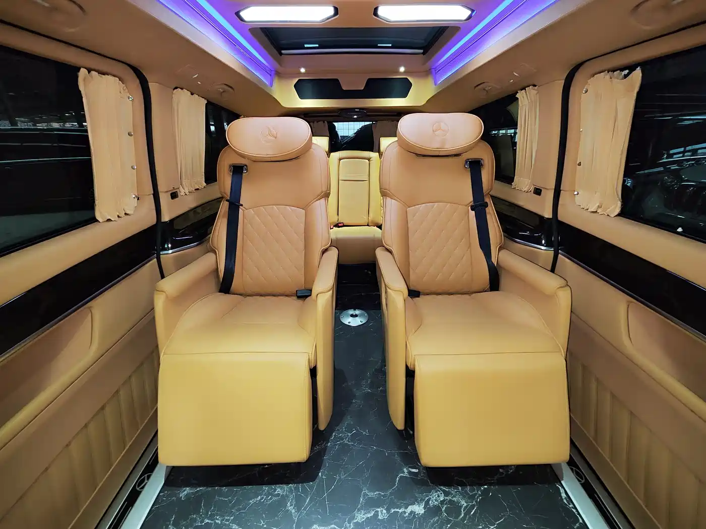 Mercedes-Benz V-Class 2018 V 260 L Premium Long Wheelbase Edition China VI фото 8