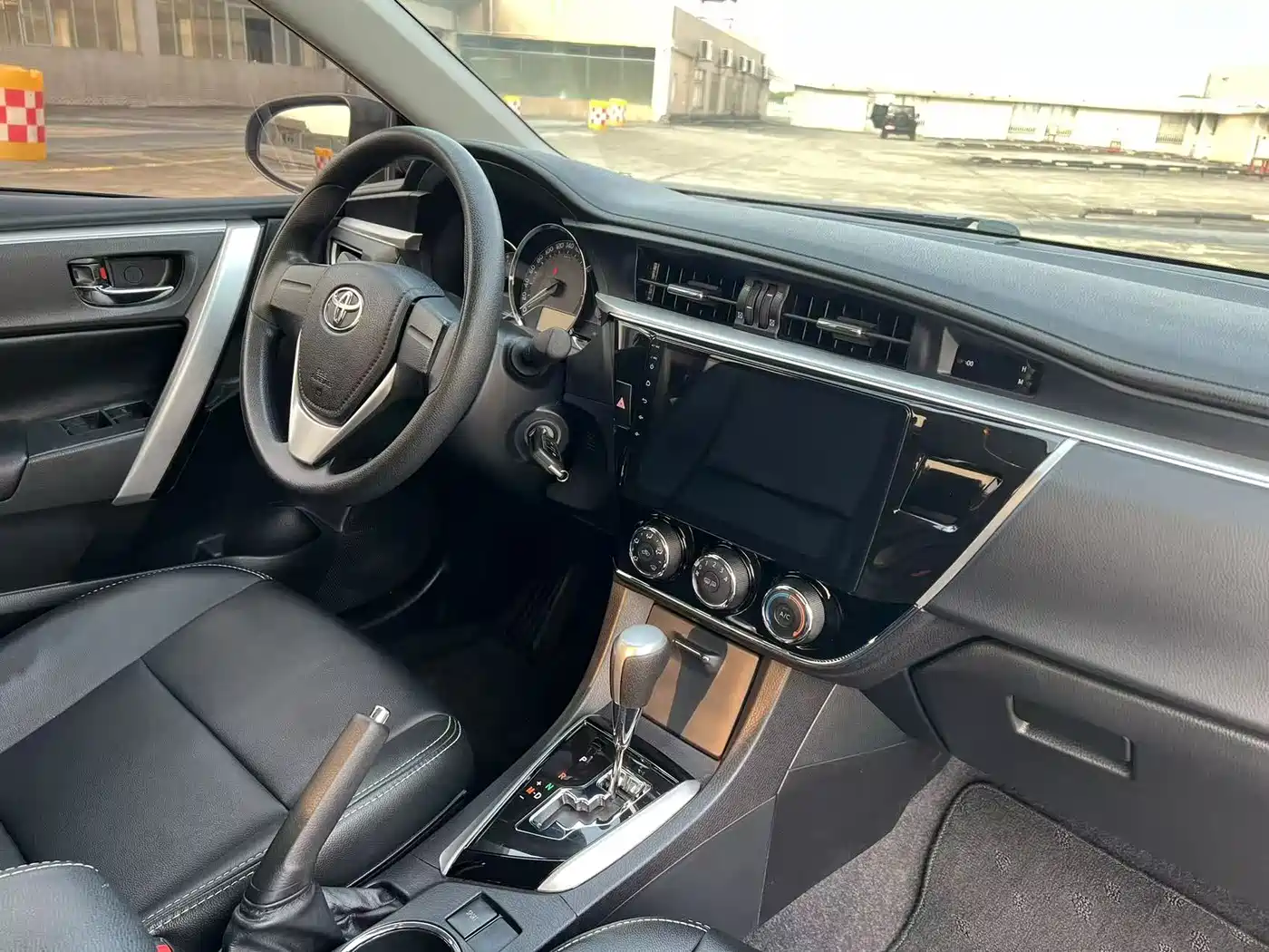 Toyota Corolla 2017 Facelift 1.6L S-CVT GL фото 12