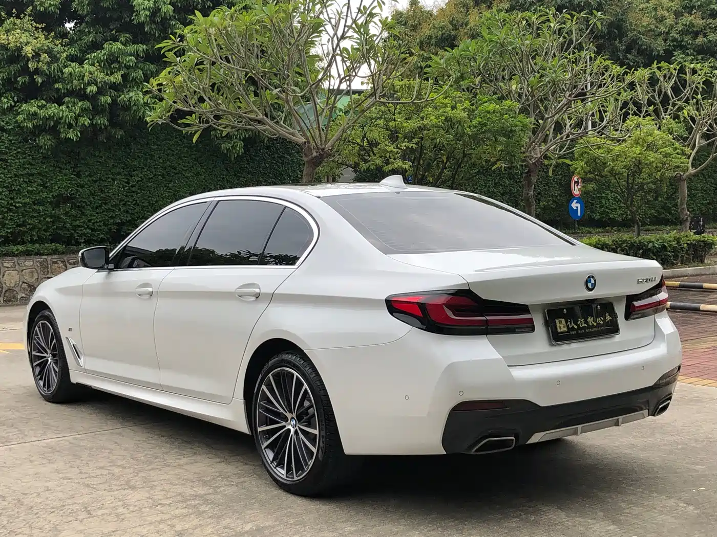 BMW 5 Series 2023 530Li Leading M Sport Package фото 7