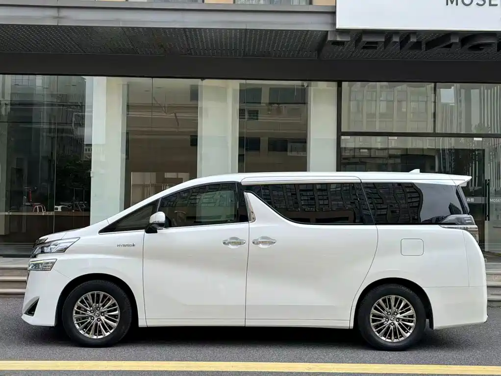 Фото 3 - Toyota Vellfire