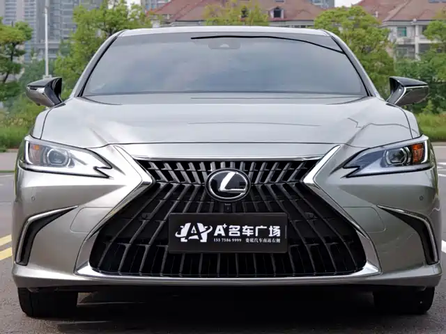 Lexus ES 2023