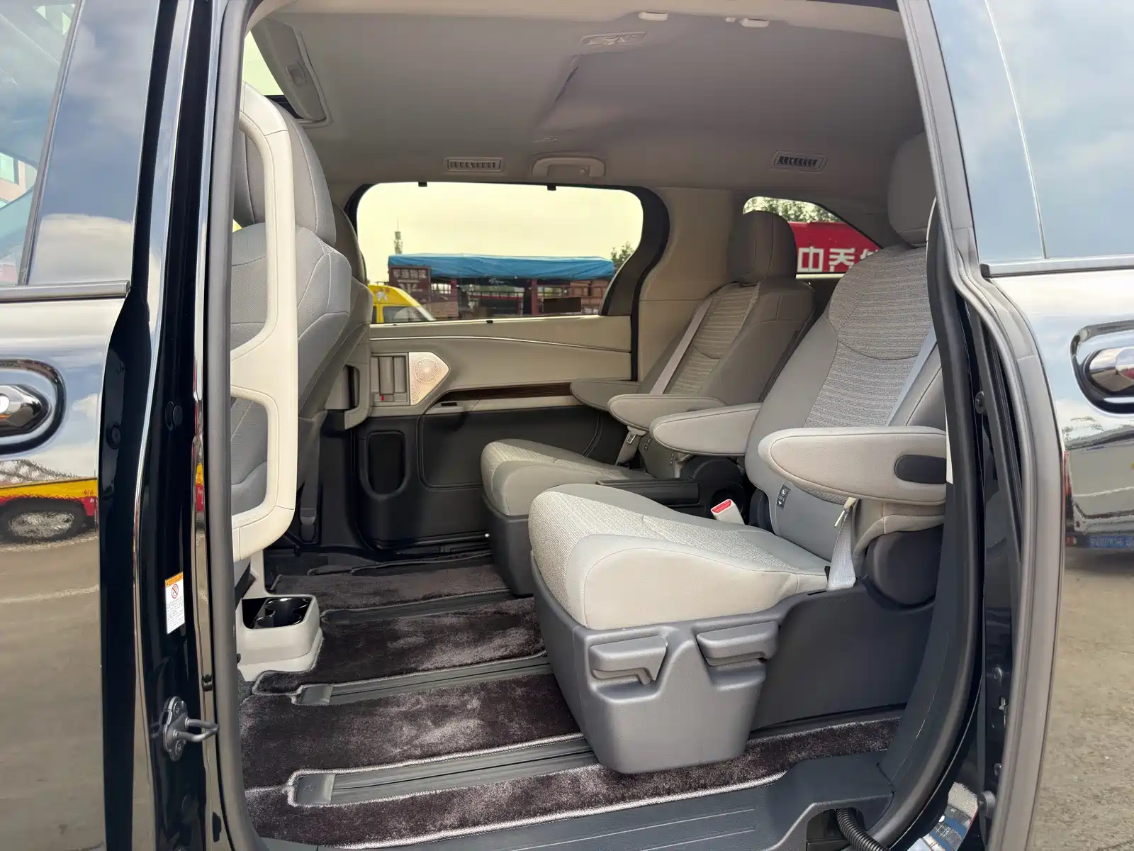 Фото 6 - Toyota Sienna