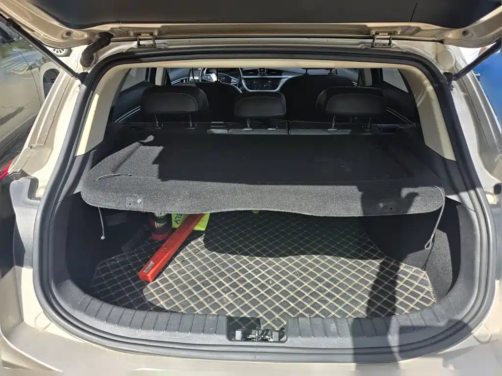 Photo 15 - Geely Emgrand GS