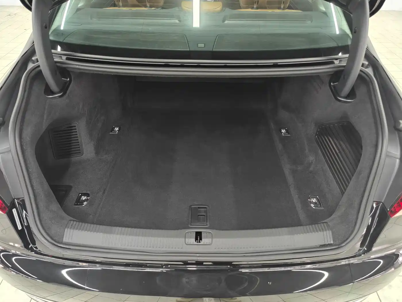 Audi A8 2024 Model A8L 50 TFSI quattro Premium Selection фото 19