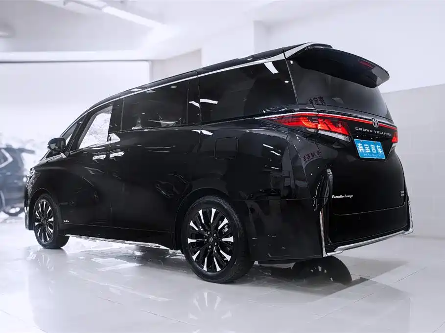 Toyota Vellfire 2024 Crown Hybrid 2.5L Executive Premium Edition фото 6