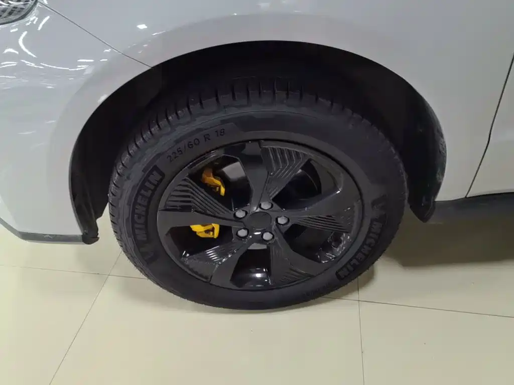 Фото 23 - Geely Haoyue PRO