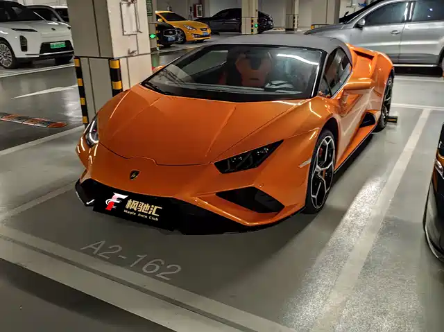 LAMBORGHINI HURACÁN