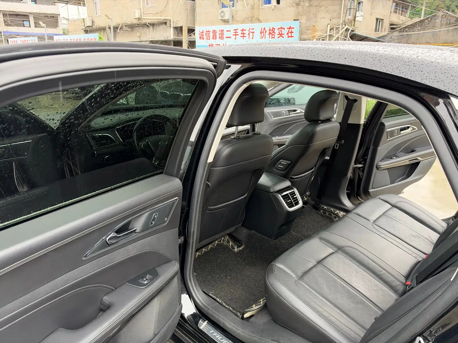 Фото 8 - Ford Taurus