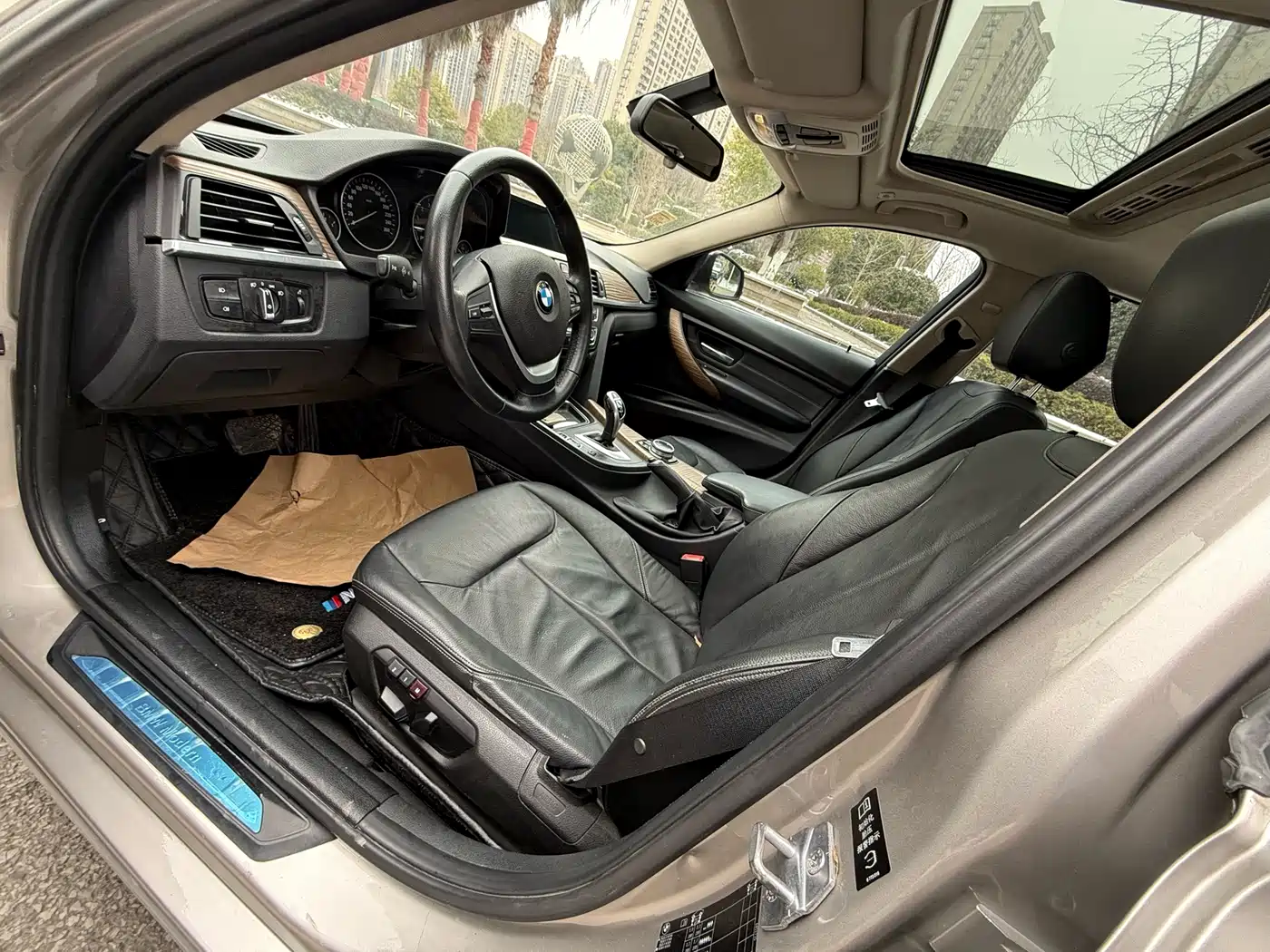 Photo 8 - BMW 3 Series