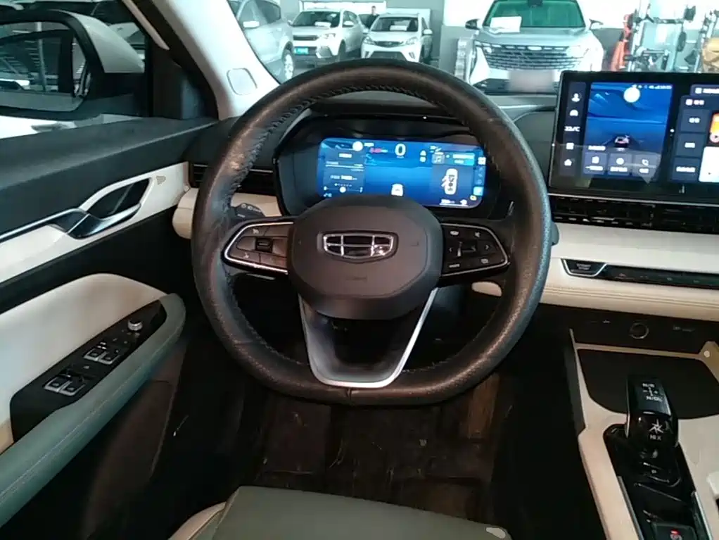 Фото 11 - Geely Emgrand L HiP