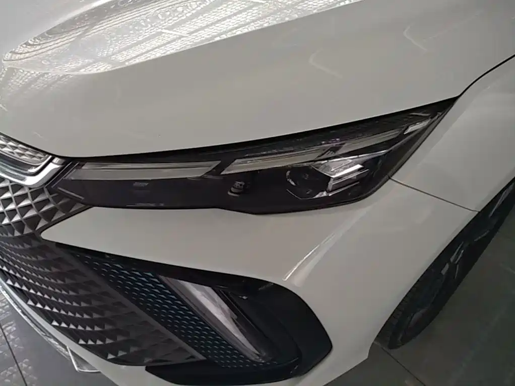 Фото 24 - Geely Emgrand L HiP