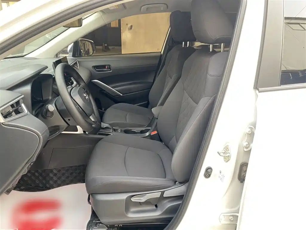 Toyota Corolla Cross 2024 Model 2.0L Pioneer Edition фото 8