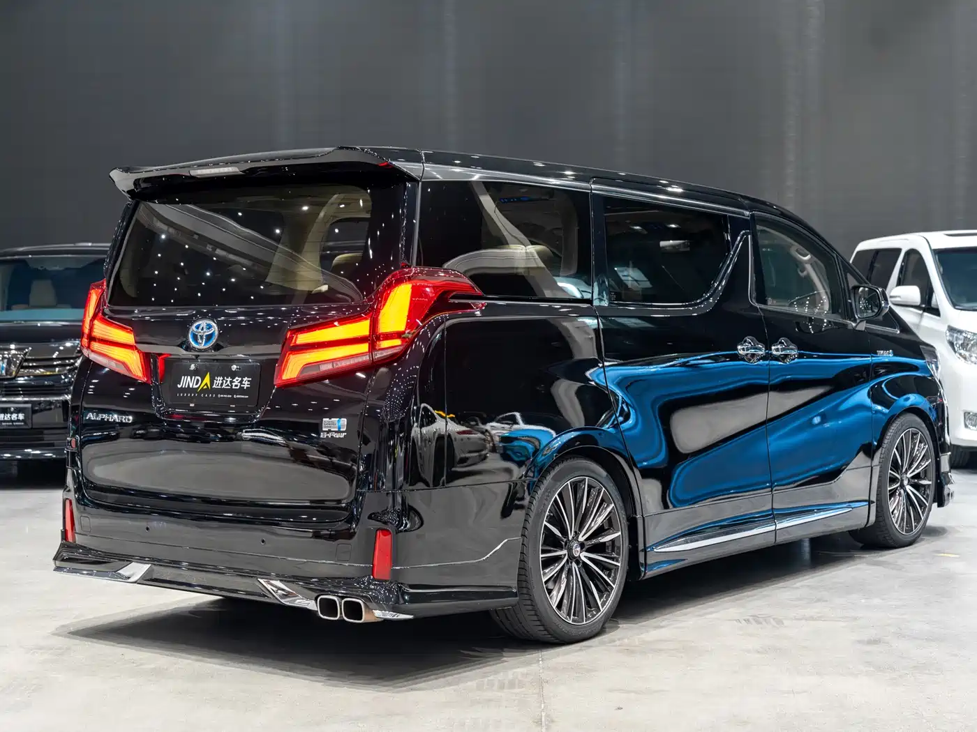 Toyota Alphard 2019 Hybrid 2.5L Luxury фото 4