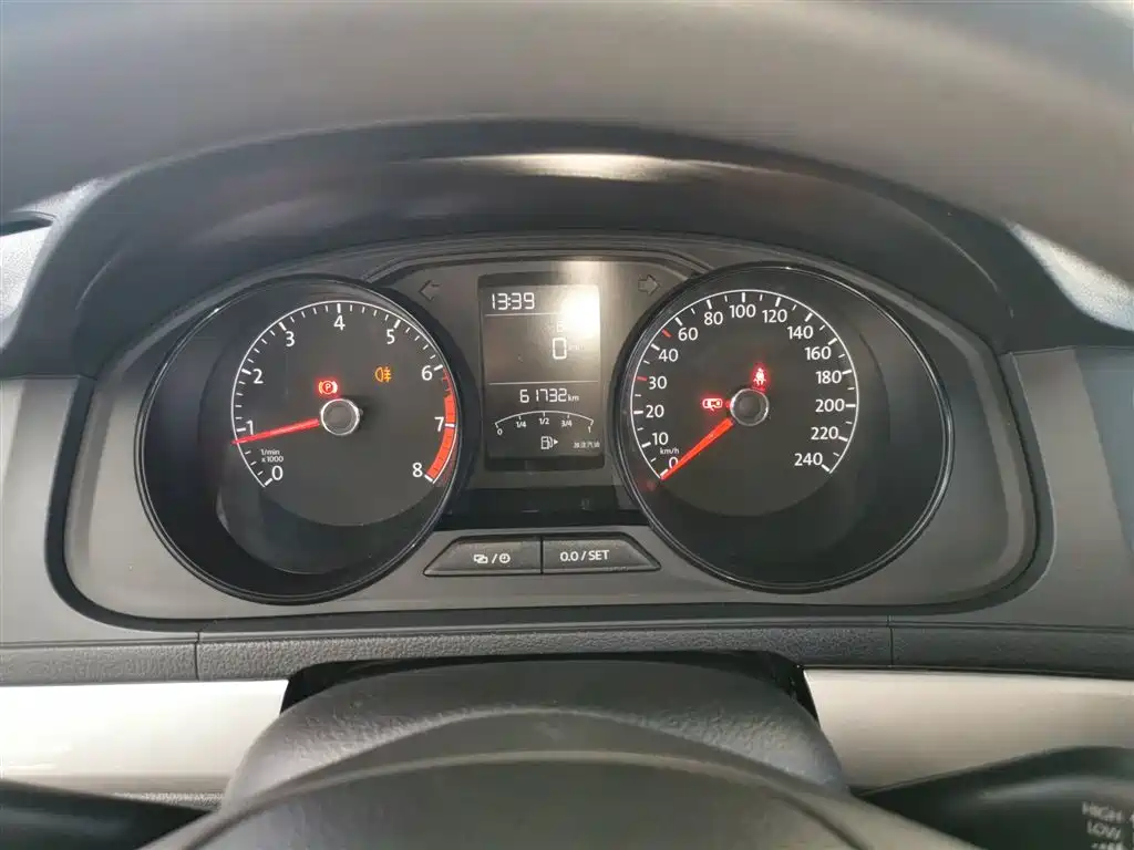 Volkswagen Lavida 2017 1.6L Manual Trend Edition фото 8