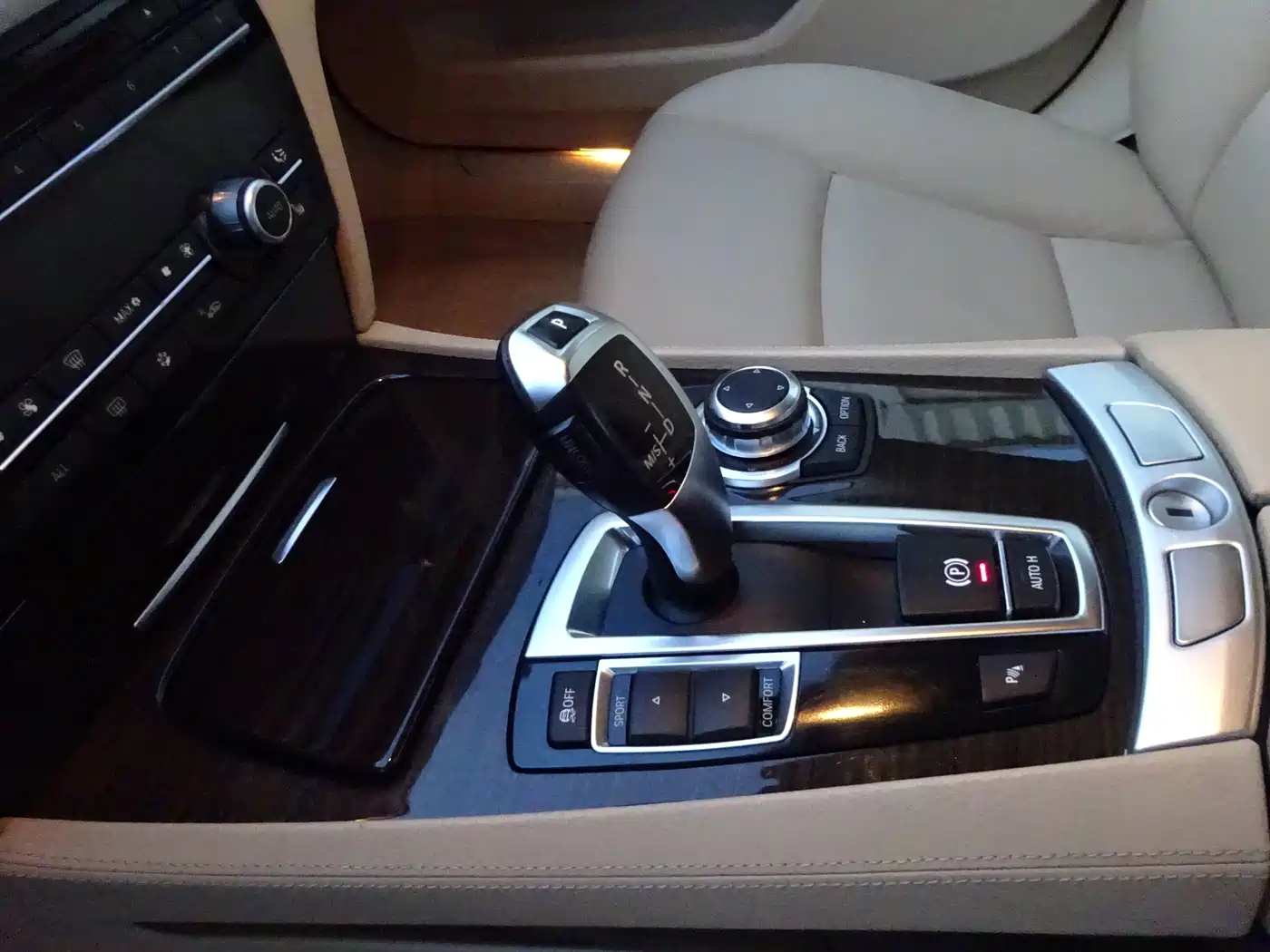 BMW 7 Series 2011 730Li Elegance фото 23