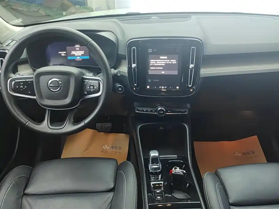 Фото 12 - Volvo XC40