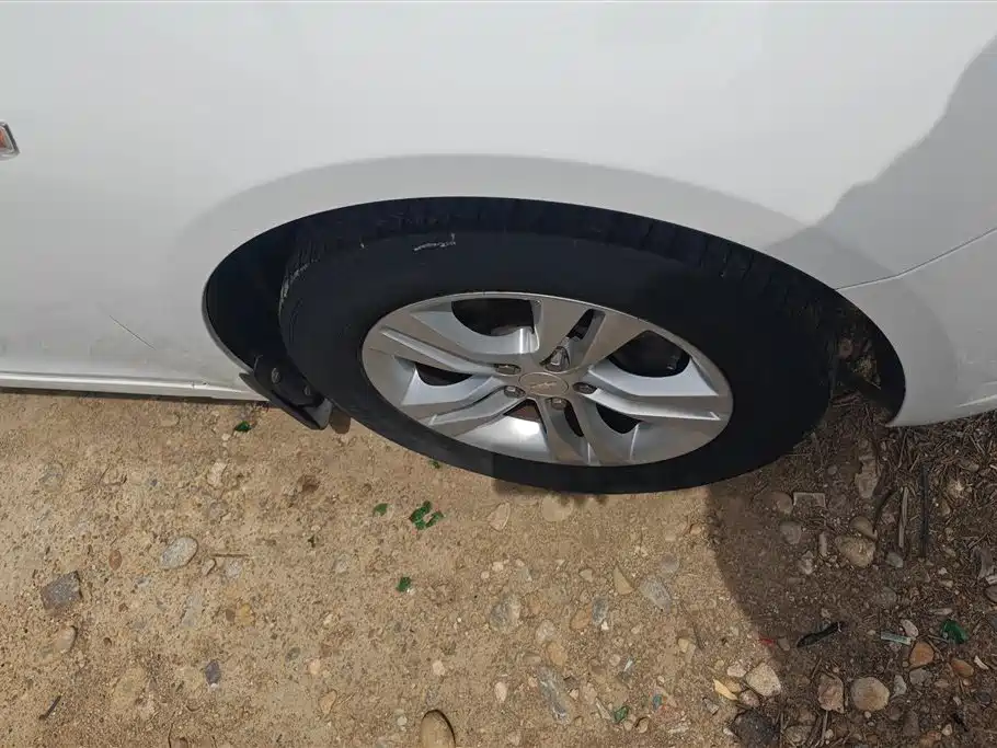 Chevrolet Cruze 2015 1.5L Classic SE MT фото 6