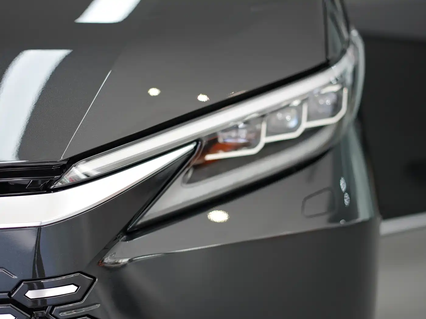Lexus LM 2025 Model 500h Six-Seater Prestige Edition фото 21