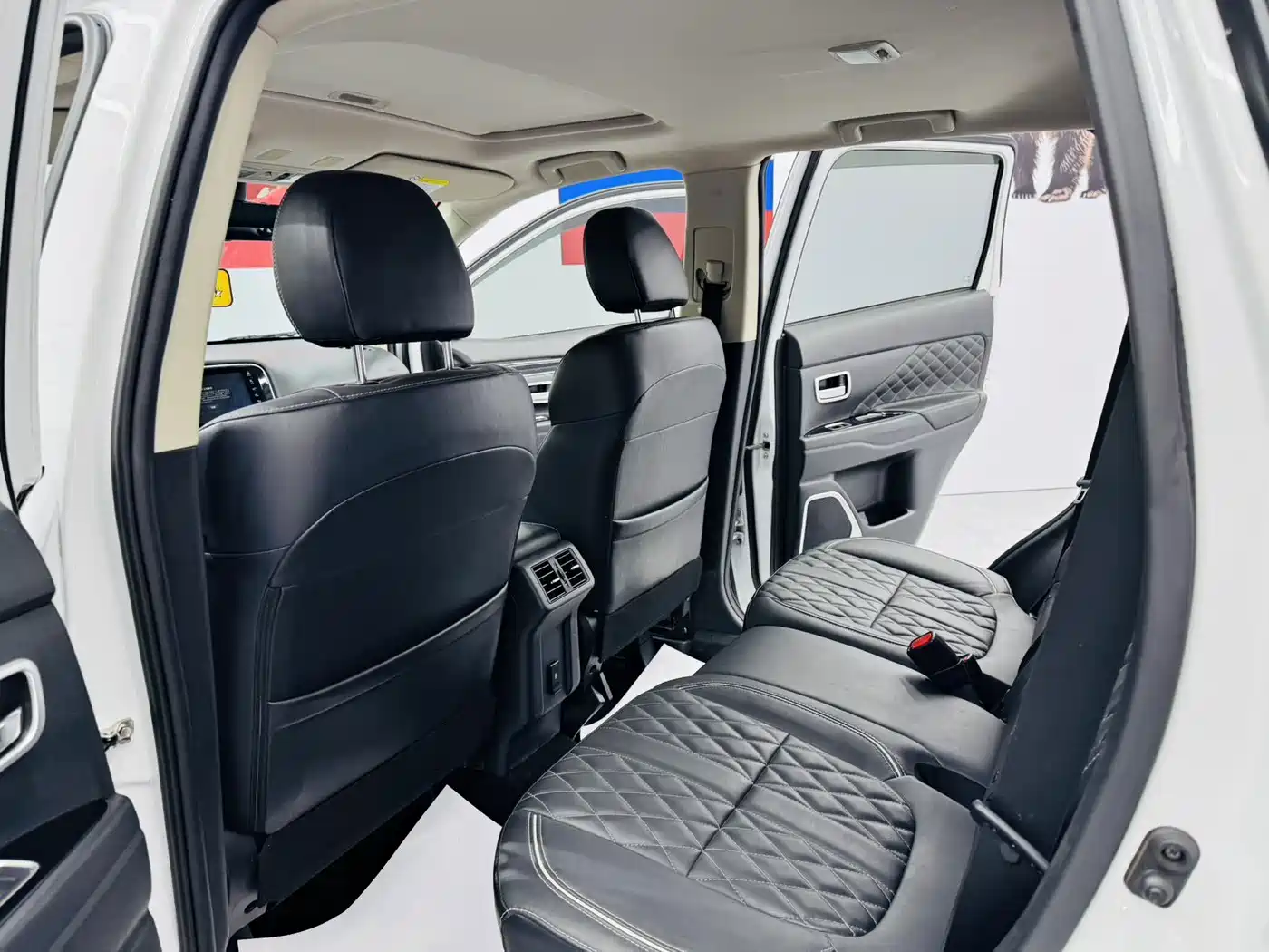 صورة 7 - Mitsubishi Outlander