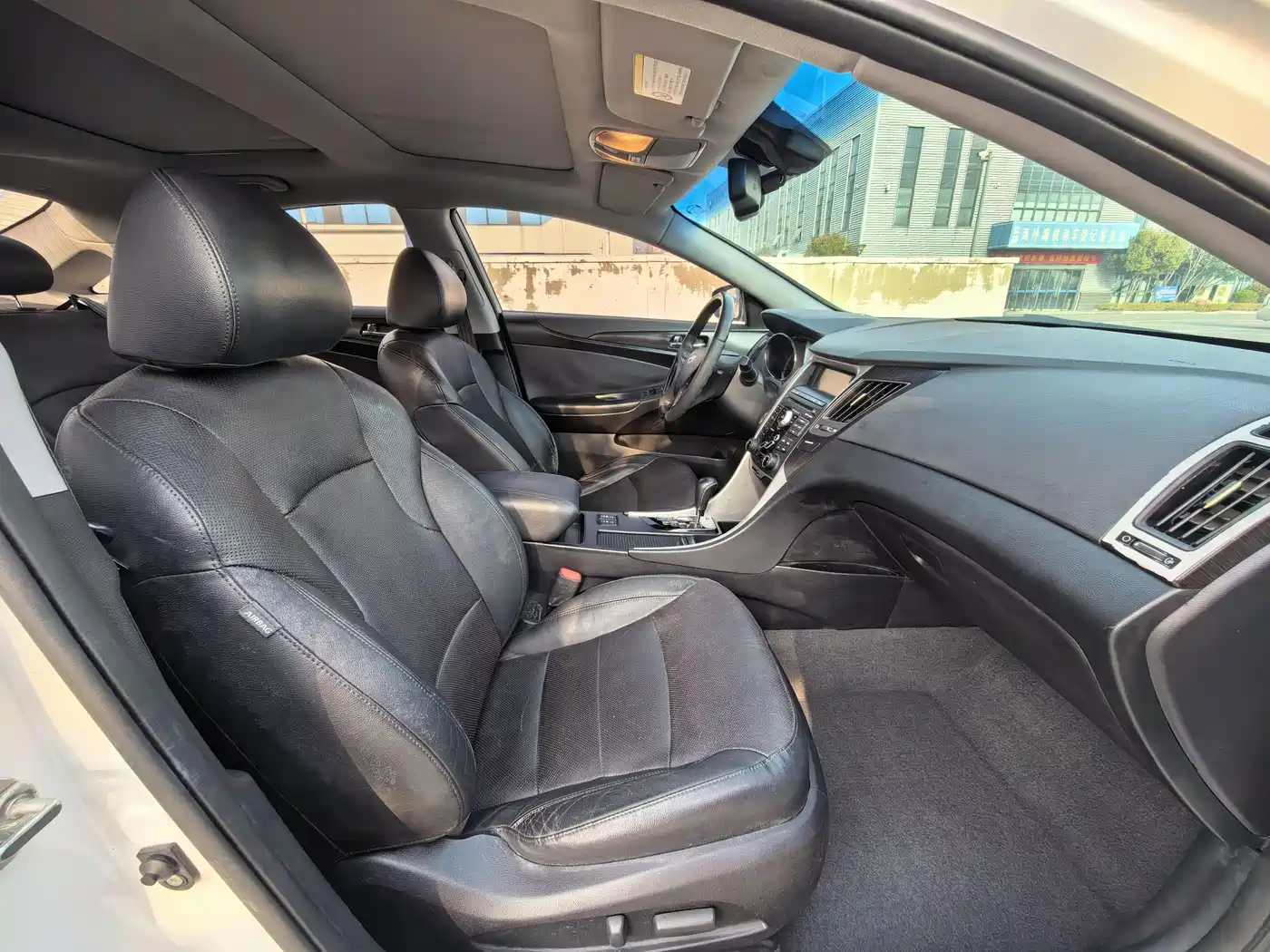 Hyundai Sonata 2011 2.0L Auto Premium Edition фото 8