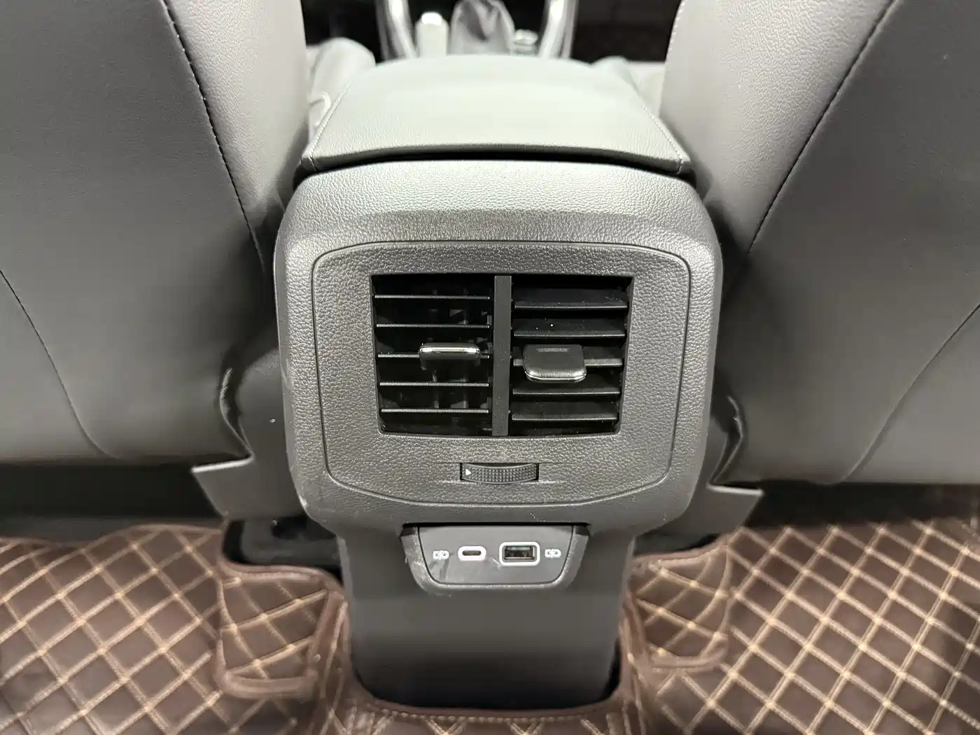 Volkswagen T-Cross 2022 280TSI DSG Luxury Edition фото 24