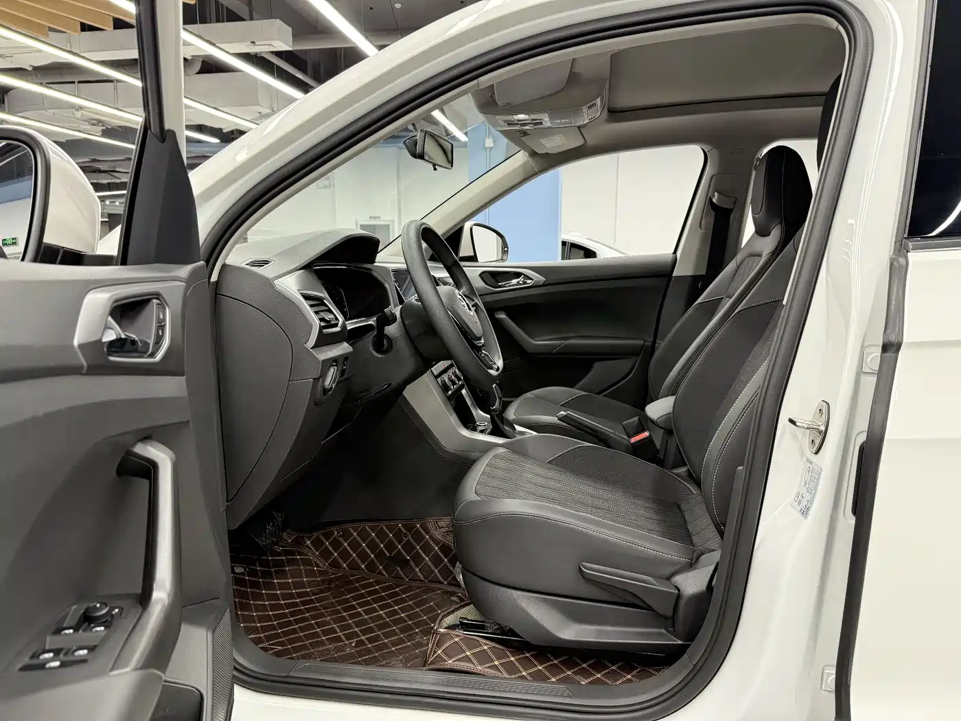 Volkswagen T-Cross 2022 280TSI DSG Luxury Edition фото 17