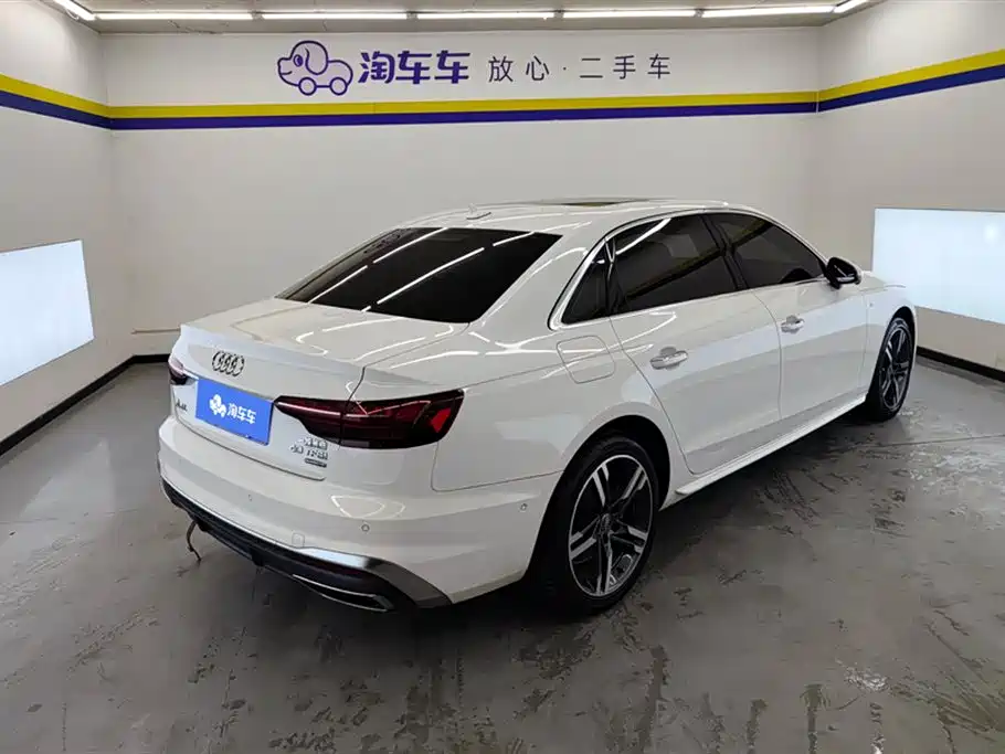 Audi A4L 2020 40 TFSI quattro Luxury Dynamic фото 3