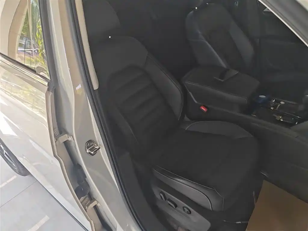 Volkswagen Teramont 2019 380TSI 4WD Luxury Edition China VI фото 25