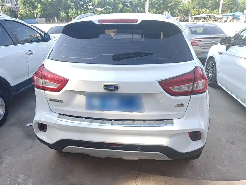 Фото 6 - Geely Vision X3