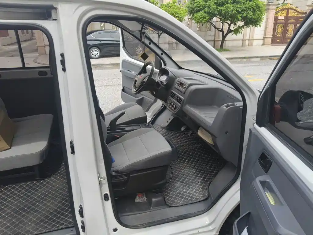 Wuling Motors Wuling Yangguang 2025 2024 300KM Comfort Bus Version 75kW