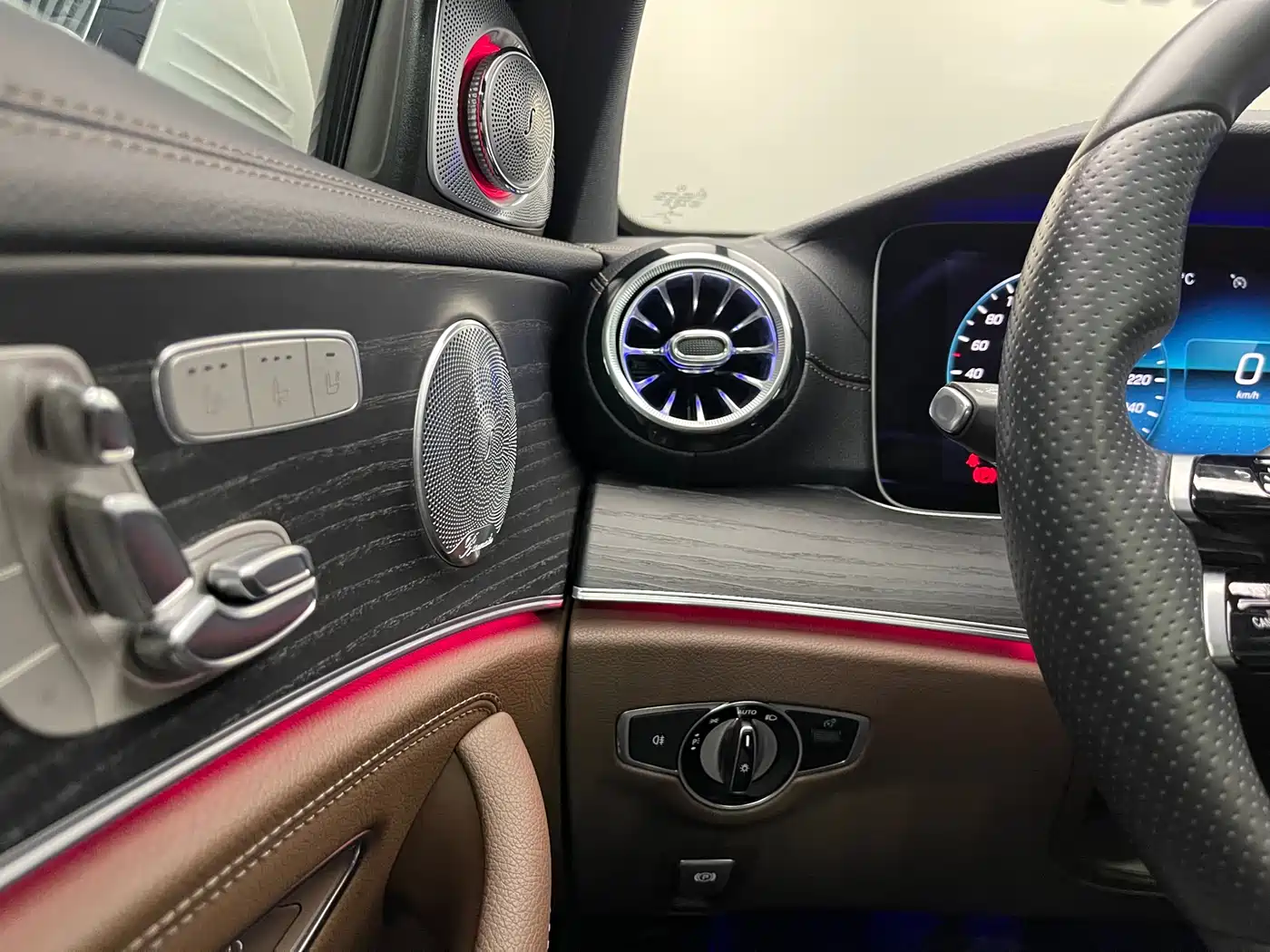Mercedes-Benz E-Class 2021 E 300 L Sport Premium фото 21