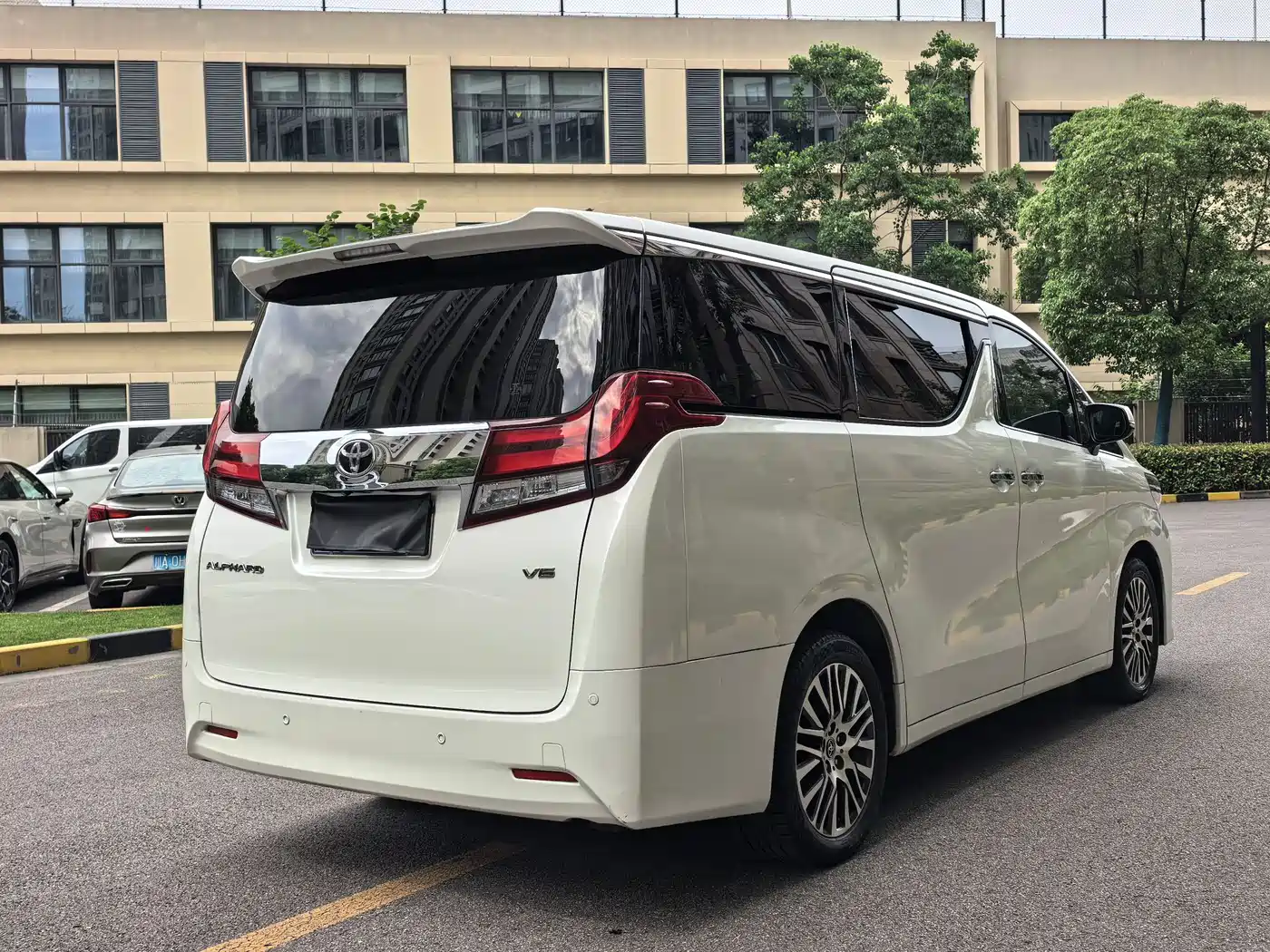Toyota Alphard 2015 3.5L Luxury Edition фото 4