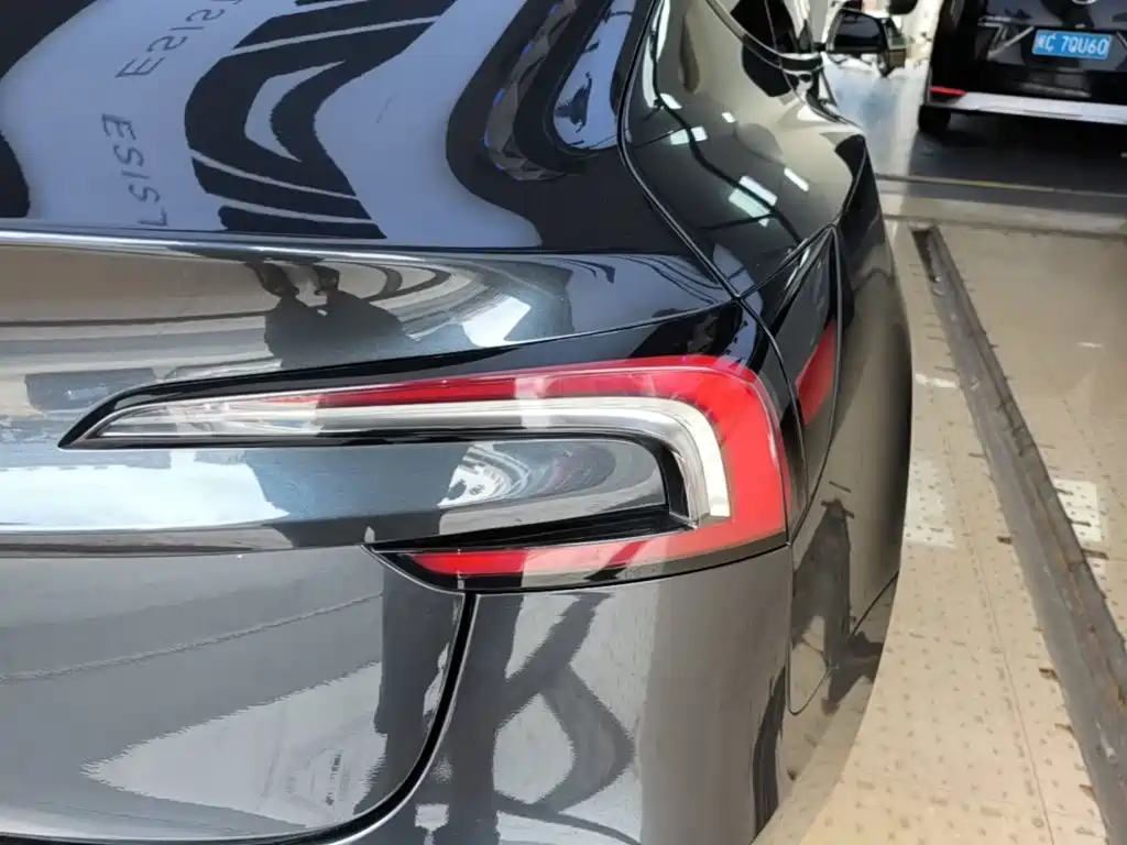 Фото 8 - Tesla Model 3